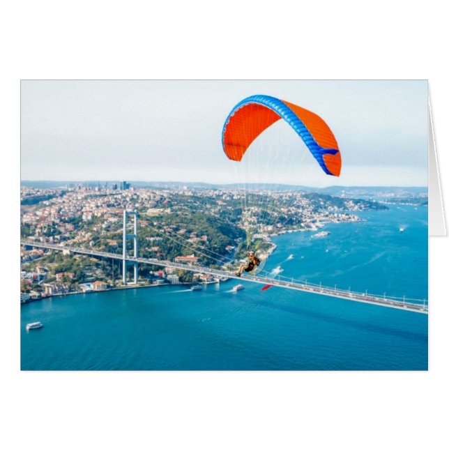 Paramotorpiloter som flyger över Bosporen Hälsningskort (Framsidan Horizontal)