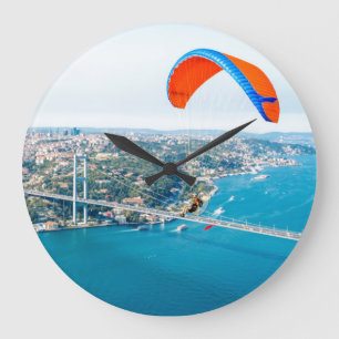 Paramotorpiloter som flyger över Bosporen Stor Klocka