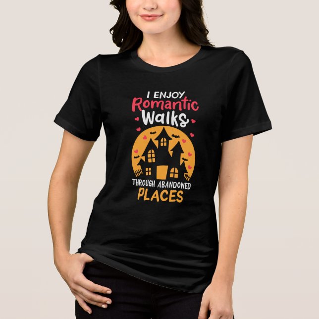 Paranormal Investigator Halloween Ghost Hunting T Shirt (Framsida)