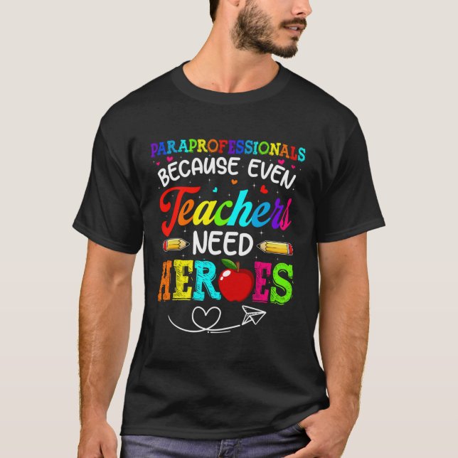 Paraprofessionell därför att även lärare behöver v t shirt (Framsida)