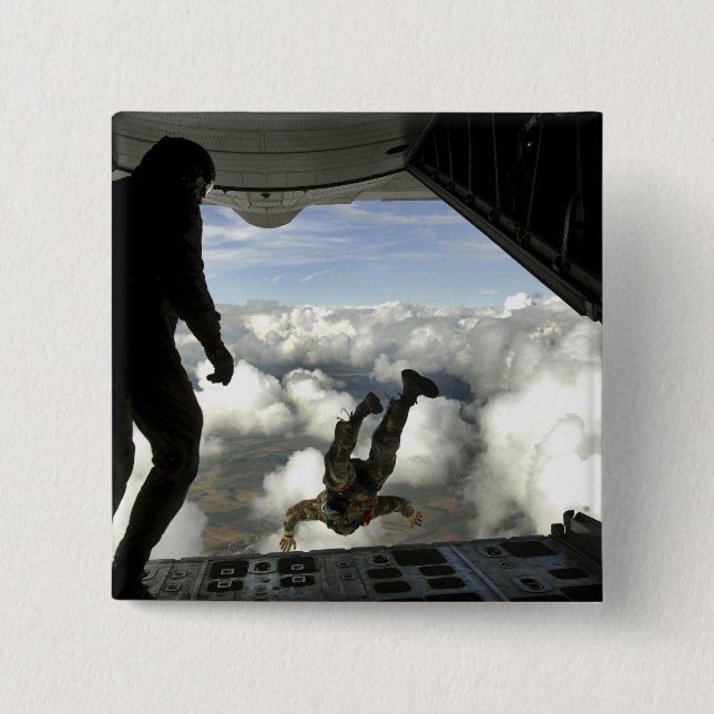 Pararescuemen hoppar ut från baksidan av C-130 Knapp (Framsida)