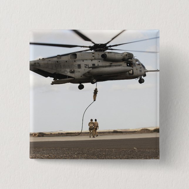 Pararescuemen i luft-styrkan genomför stridsåtgärd knapp (Framsida)