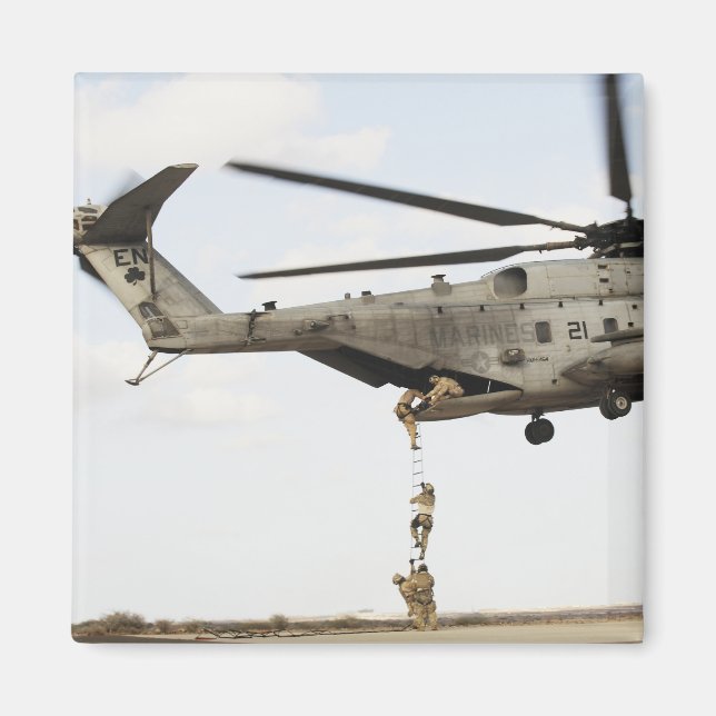 Pararescuemen i luft-styrkan genomför stridsåtgärd magnet (Framsidan)