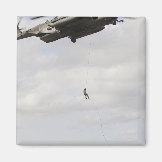 Pararescuemen i luft-styrkan genomför stridsåtgärd magnet (Framsidan)