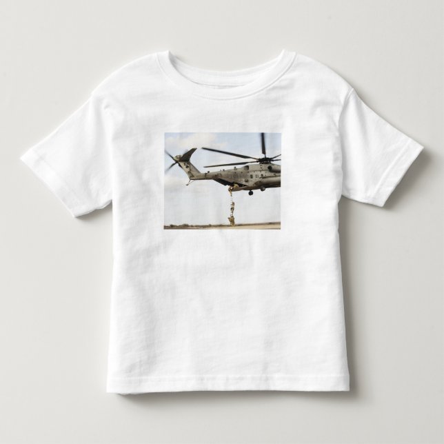 Pararescuemen i luft-styrkan genomför stridsåtgärd tee shirt (Framsida)