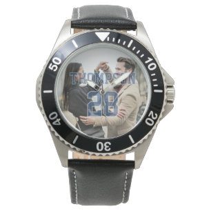 Parbild med genomskinlig tröja namn nummer armbandsur