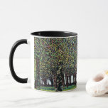 Park by Gustav Klimt, Vintage Art nouveau Mugg<br><div class="desc">Parken (1910) av Gustav Klimt är en vintage av brans viktorianska konst som symbolismmålning. Ett naturområde med träd i en skog och människor som går i skuggan längs väg i en offentlig park på sommaren. Om konstnären: Gustav Klimt (1862-1918) var en österrikisk symbolmålare och en av de mest framstående medlemmarna...</div>