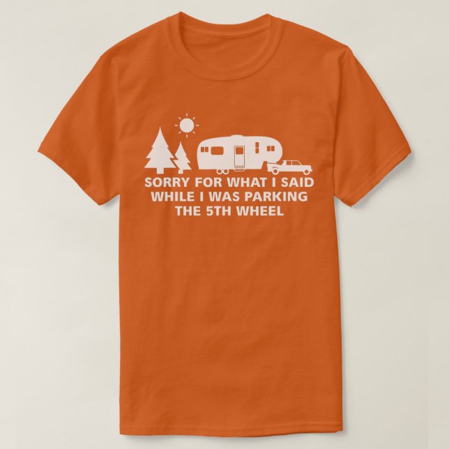 Parking the Camper  5th Wheel Camping RV Vacation  T Shirt (Design framsida)