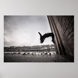 Parkour idrottsman wall flip San Marco Square Veni Poster