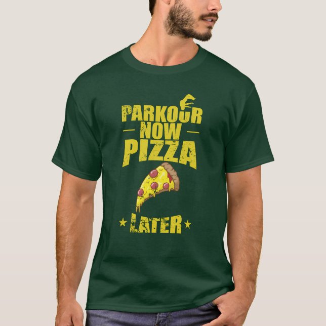 Parkour now Pizza later Sportraining friends T Shirt (Framsida)