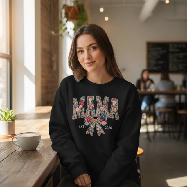 Pärl Blommig Varsity Mama Feminint Utseende T Shirt (Skapare uppladdad)