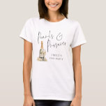 Pärlor Prosecco Brudtjänare Namn Möhippa T Shirt<br><div class="desc">Pärlor Prosecco Brudtjänare Namn Möhippa . Pärlor & Prosecco på framsidan och Brudtjänare på baksidan är i ett elegant skrivstil - andra roller finns också tillgängliga i denna samling. Resten av texten kan du enkelt anpassa.</div>