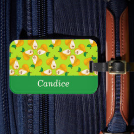 Päron för orange av eget namn på grönt bagagebricka