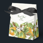 Päronfrukt blommor presentaskar<br><div class="desc">Päron hänger bland gröna blad med vita blommor.</div>