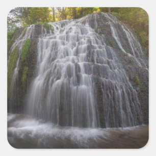 Parque Natural del Monasterio - Waterfall Fyrkantigt Klistermärke