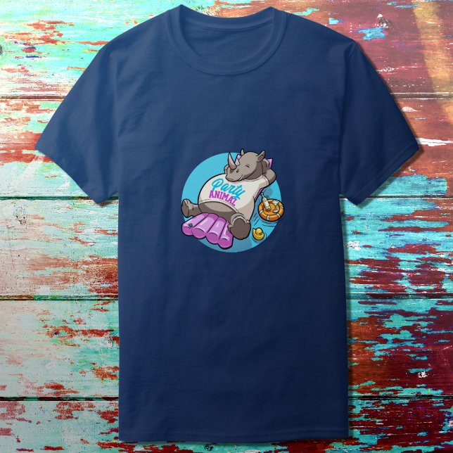 Party Animal Funny Rhino Swimming Bassäng Tecknad T Shirt (Skapare uppladdad)
