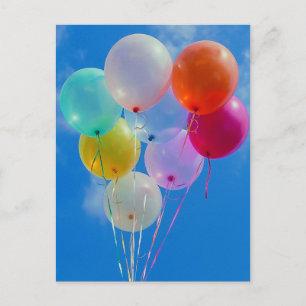 Party-ballonger med blå himmel vykort