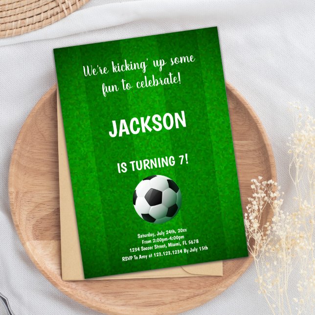 Party-design för fält-linjesport inbjudningar (Green With Line Soccer Birthday Invitations)
