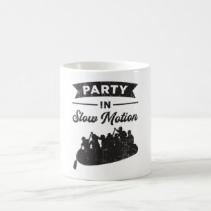 Party i långsamma sjösjöfloden Rörelse Kaffemugg