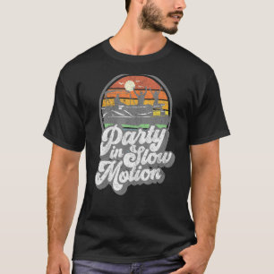 Party i långsamt Rörelse Retro Funny Pontoon Boat T Shirt