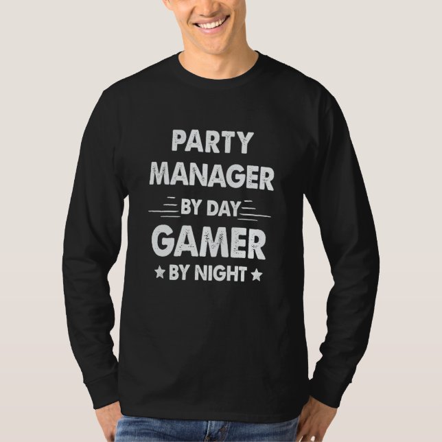 Party Manager By Day Gamer By Night T Shirt (Framsida)