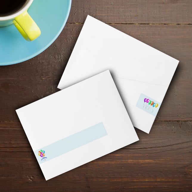 Party med färgstarka Grattis på födelsedagen-bubbl Etikettband (Bright Colourful balloons Happy Birthday banner on light blue wrap around address labels.)