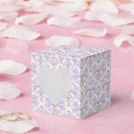 Party Treat Box Presentaskar<br><div class="desc">Partiets favoritruta visas i en elegant lavender- och vit färg-dammkompress. Anpassa det här objektet och lägg till det eller köp som det visas. Tips! Lägg till ett klistermärke med namn och lägg till ett söt-band. Tips för licensierad bild: Lägg bara till underbara behandlingar och lägg till ett festivt menyfliksområde.</div>
