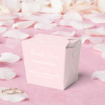 Party Treat Box Presentaskar<br><div class="desc">Partiets favoritruta visas i en elegant  rosa färg. Anpassa det här objektet och ändra exempeltexten till din egen. Tips! Lägg till dina underbara behandlingar och lägg till lite festligt band.</div>
