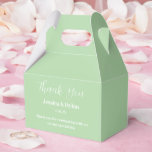 Party Treat Box Presentaskar<br><div class="desc">Partiets favoritruta visas i en elegant grönt färg. Anpassa det här objektet och ändra exempeltexten till din egen. Tips! Lägg till dina underbara behandlingar och lägg till lite festligt band.</div>