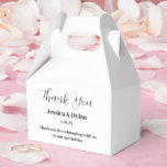 Party Treat Box Presentaskar<br><div class="desc">Partiets favoritruta visas i en elegant vit färg. Anpassa det här objektet och ändra exempeltexten till din egen. Tips! Lägg till dina underbara behandlingar och lägg till lite festligt band.</div>