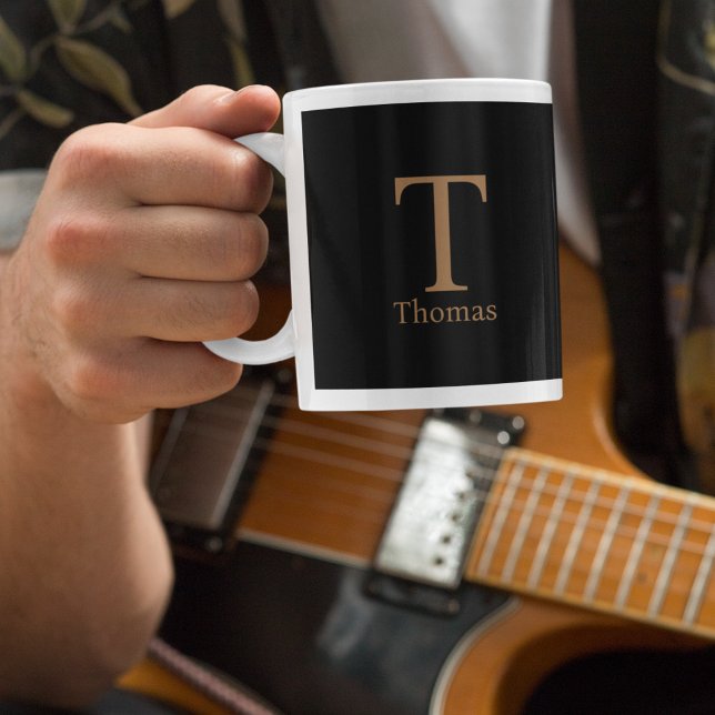 Påsk förskingrade svartvitt och anpassa monogram jumbo mugg (Stylish black and tan gold monogram name Jumbo mug.  Text on back "forgiven, free, forever" editable)