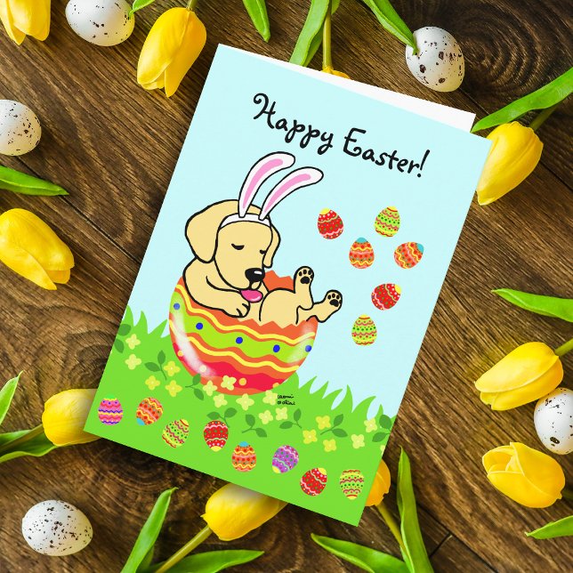 Påskägg Gult Labrador Puppy-Tecknad Helgkort (Easter Egg Yellow Labrador Puppy card featuring cute Labrador Cartoon in the colorful Easter egg.)