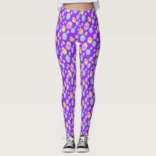 Påskäggsmönster i pastell färg på lila leggings