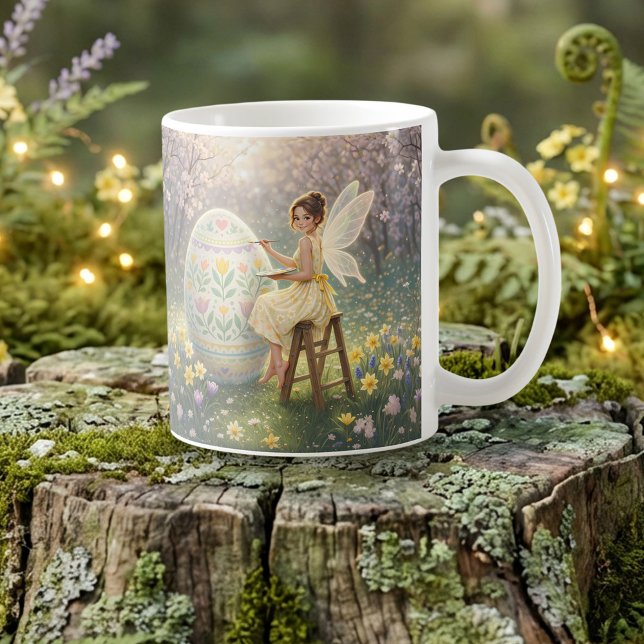 Påskfée målar ägg vår kaffemugg (Skapare uppladdad)