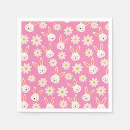 Påskharar med vita blommor på rosa pappersservett