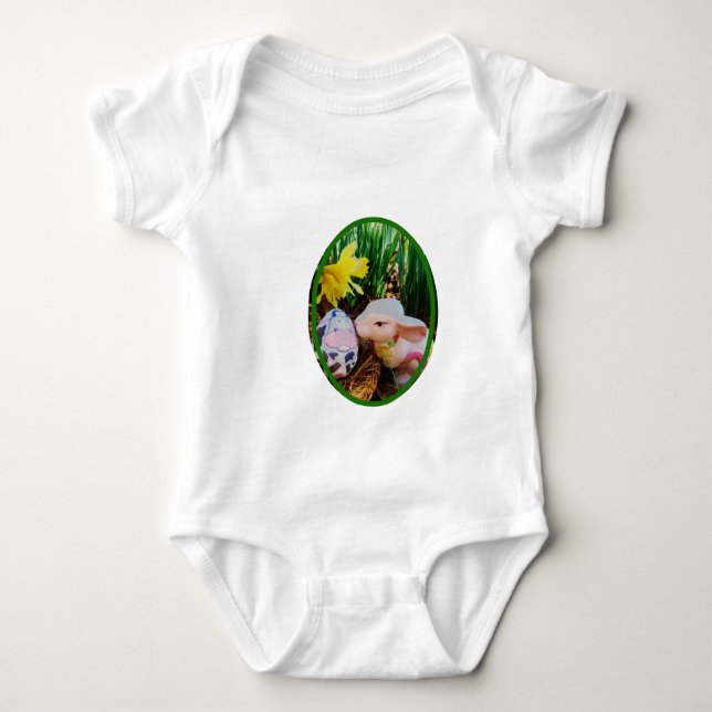 Påskhare kyssar Cow Egg Baby Bodykostym T Shirt (Framsida)