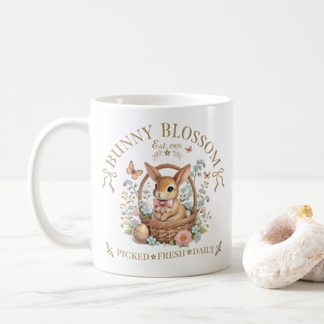 Påskharen Bunny Blossom i blomsterkorg Kaffemugg (Med munk)