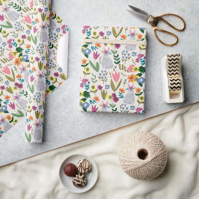 Påskharen kanin grå blommönster presentpapper (Hantverk)
