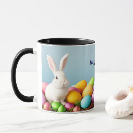 Påskharen sittande i en korg mugg