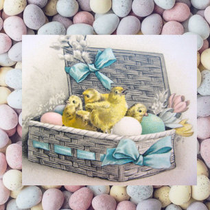 Påskkorg med kycklingar, ägg och blommor helgkort