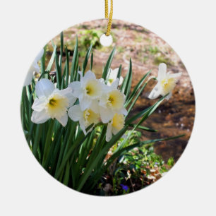 Påskliljar vid bäckblommaprydnaden julgransprydnad keramik