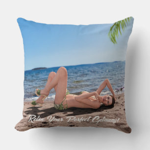 Påsklov Girl Ljuger på Sandy Beach Kudde