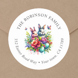 Påskreturadress med kaninblommor runt klistermärke