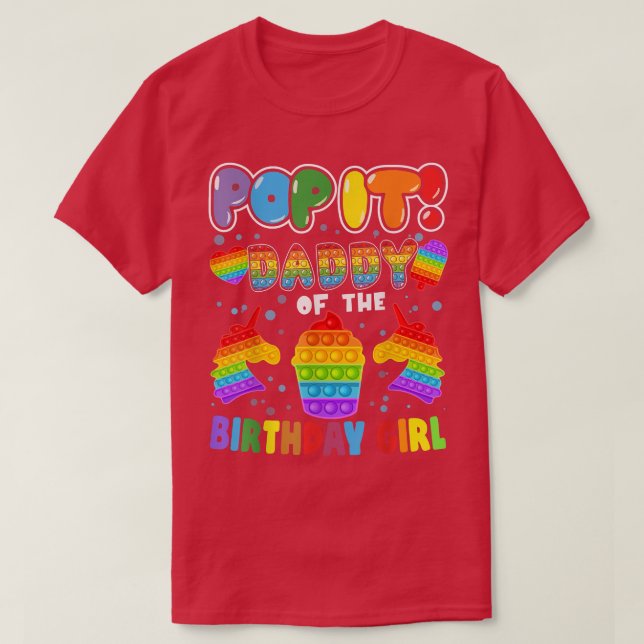 Passa den pappa som födelsedagens flickvän Kid Fam T Shirt (Design framsida)