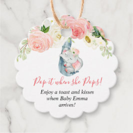 Passa det när hon pockar en elefantdusch på en fli gåvor etiketter