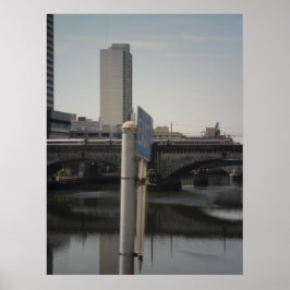 Passar genom reflektionsvärlden uppåt och nedåt poster