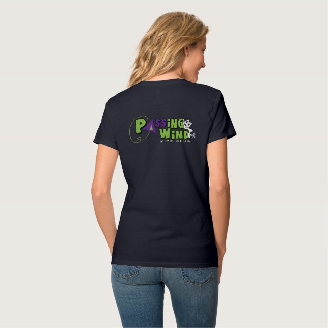 PASSING VIND Kvinnor i amerikansk apparat Pullover T Shirt (Hel baksida)