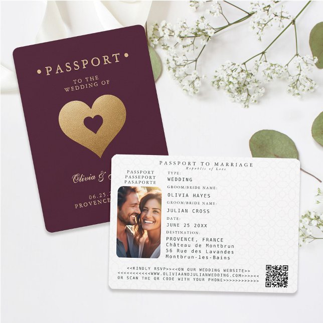 Passport Red Faux Guld Hearts Destination Wedding Inbjudningar (passport wedding invitation card destination getaway burgundy red faux gold hearts modern classy)