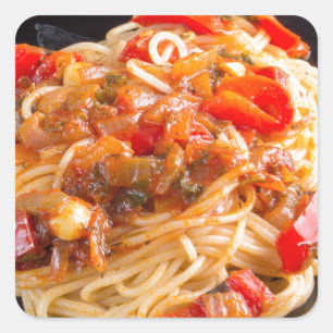 Pastaspagetti med grönsaksås fyrkantigt klistermärke