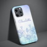 Pastel Blommigt Silhouette Overlay Personlig Namn<br><div class="desc">Pastel Blommigt Silhouette Overlay Personlig Namn iPhone 14 Pro Smart Phone Case har en pastellbakgrund med en blommigt övertäckning med personligen namn i ett calligrafiskt skript som skrivs med elegant. Perfektens gåva till jul,  födelsedag,  Mors dag med mera. Designad av ©Evco Studio www.zazzle.com/store/evcostudio</div>